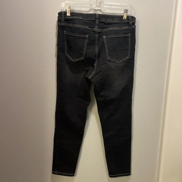 universal Standard woman’s black jeans - Picture 7 of 9